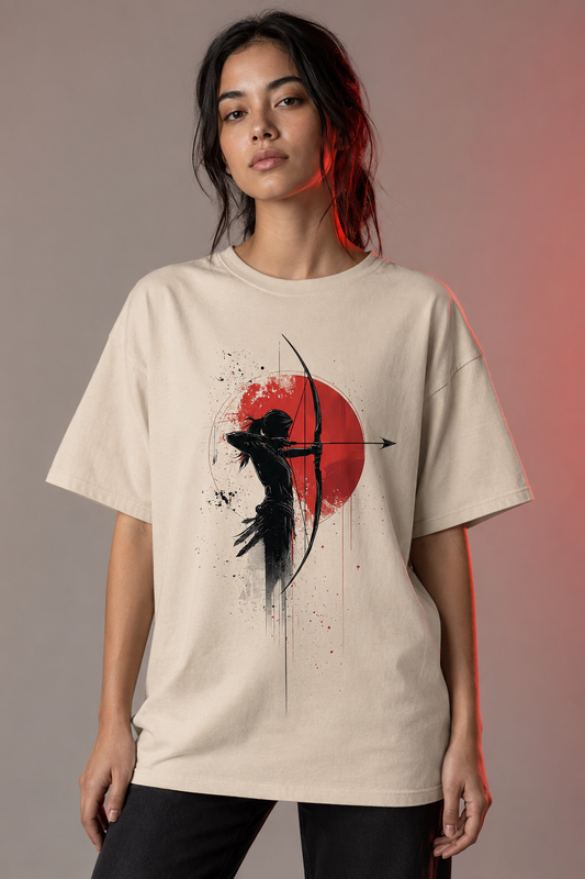 Röd Sol Bågskytt beige T-shirt på modell